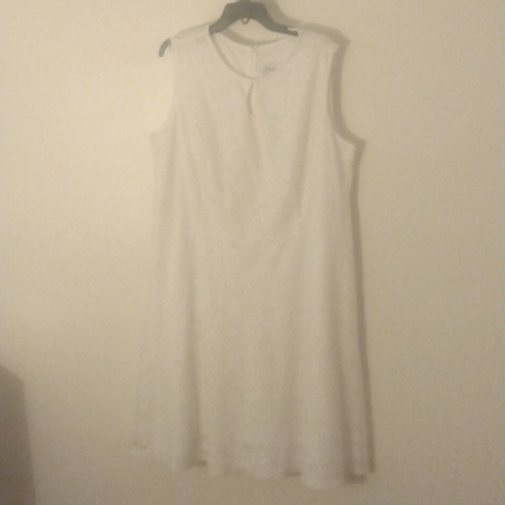 White sleeveless lace dress with flared bottom